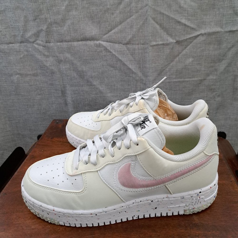 Nike White and Pink Athletic Shoes with Classic Design